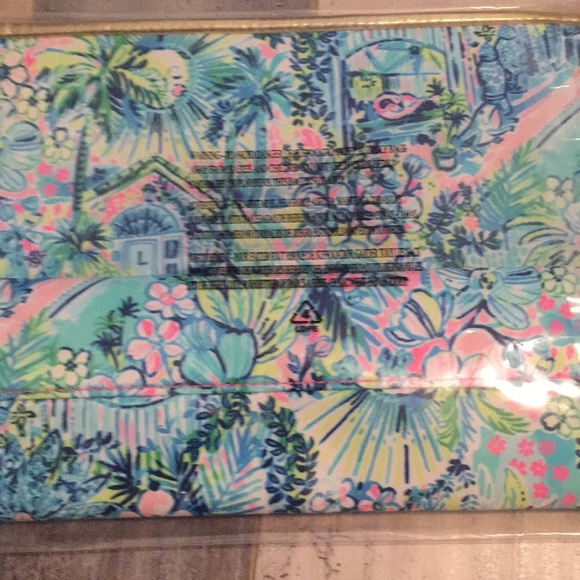 Lilly Pulitzer Lilly’s house oasis pouch one left - Picture 2 of 6